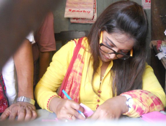 Anjana Singh Become Cinema Hall's Booking Clerk for a Day