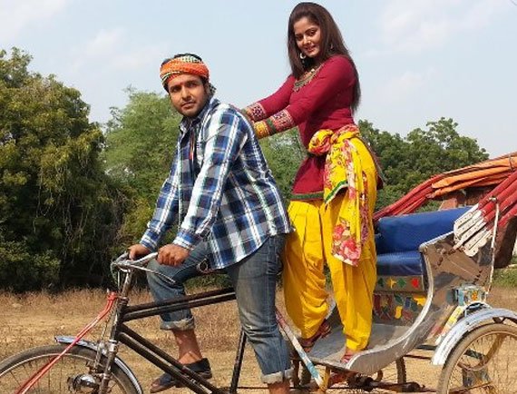 Vijay anand and Anjna Singh in Bihari Rikshawala