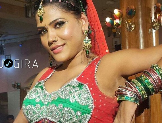 Bhojpuri hot dancing queen sima singh